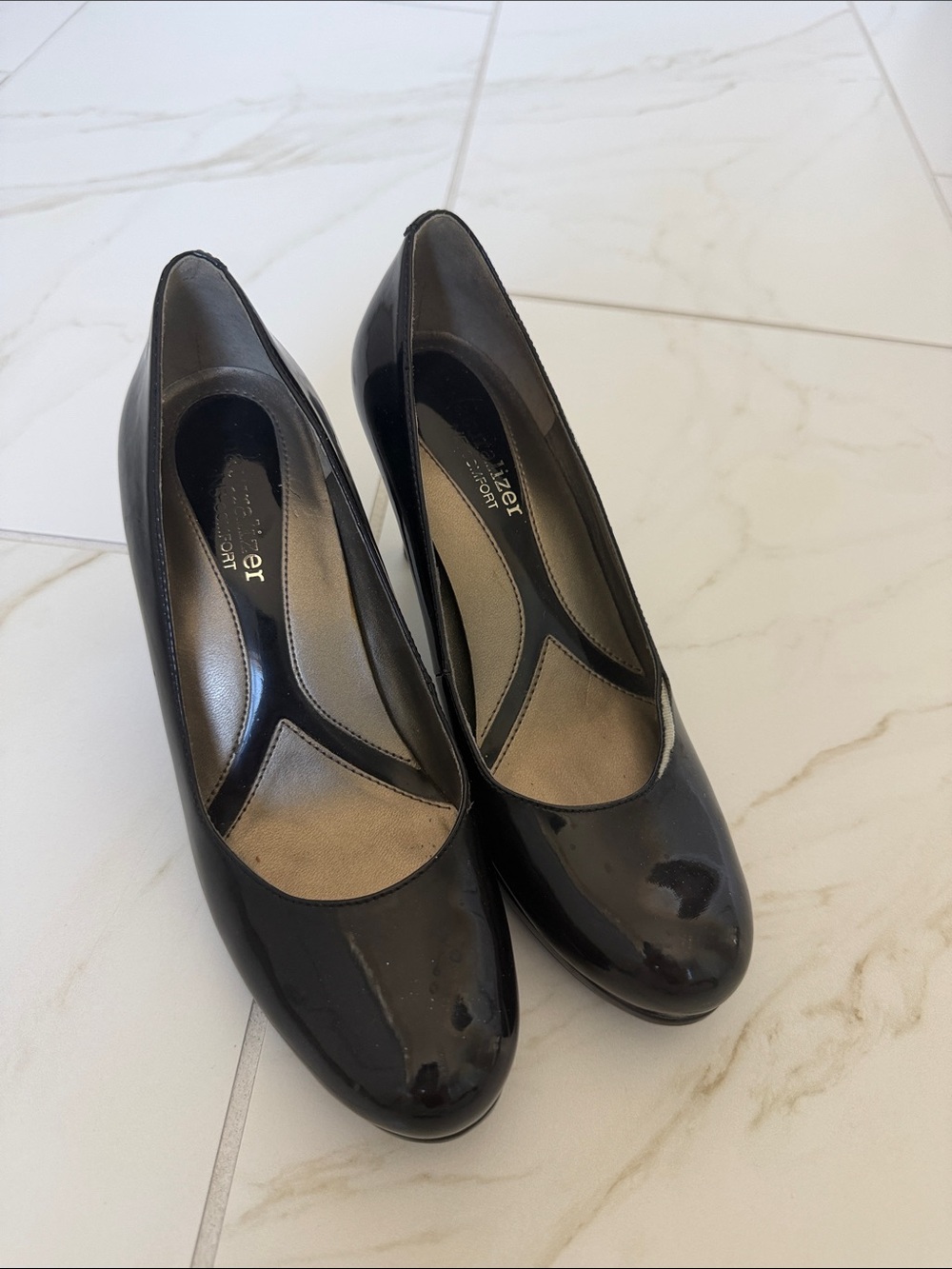 Naturalizer Black Patent Leather Rounded Toe Pumps